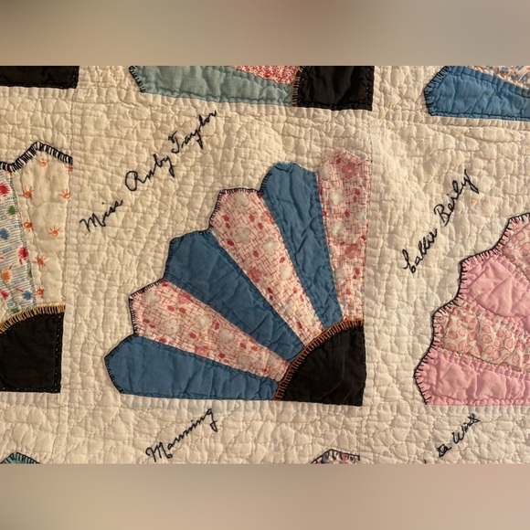 Vintage 1930s Colorful Feedsack Fan Friendship Signature Quilt Handmade 66"x77" - Picture 7 of 12